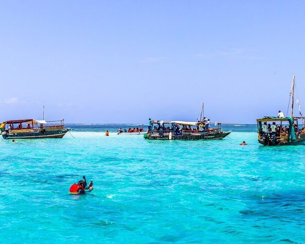 Kenya wildlife safari with Diani Beach stay