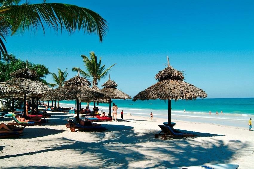 9 Day Kenya Safari and Beach Holiday – Masai Mara, Amboseli, Tsavo and Diani Beach